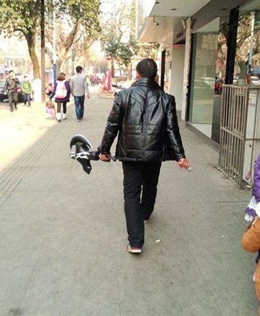 大哥杀气好重人物gif搞笑图片