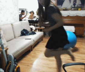 女儿这是失恋的节奏？人物gif搞笑图片