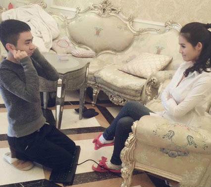 俩月未交公粮，向妻跪键盘认错人物gif搞笑图片