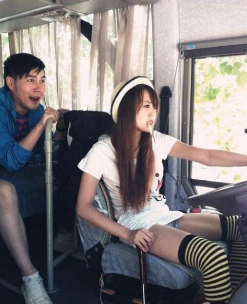 强烈要求换司机人物gif搞笑图片