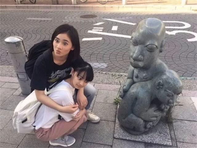 雕像是没有穿衣服的人物gif搞笑图片