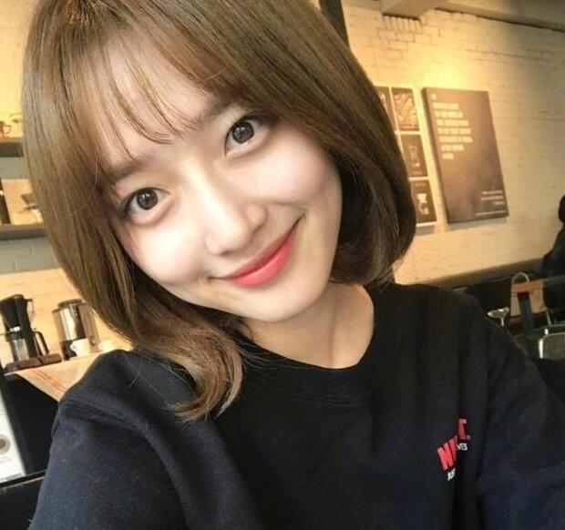 妹子居然有酒窝人物gif搞笑图片