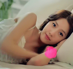 注意看妹纸的嘴型，你猜出她在说什么吗？人物gif搞笑图片