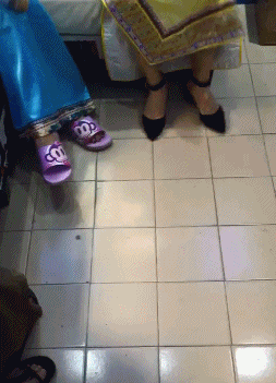 一个女人在家里有没有地位，看架势就一目了然，不信就来看看人物gif搞笑图片