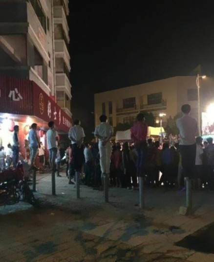 看个马戏至于么，天山七侠人物gif搞笑图片