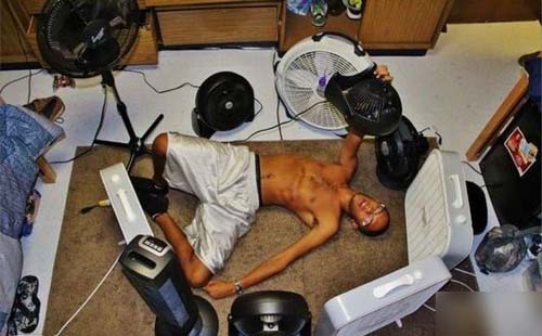 夏天就该这么解暑人物gif搞笑图片