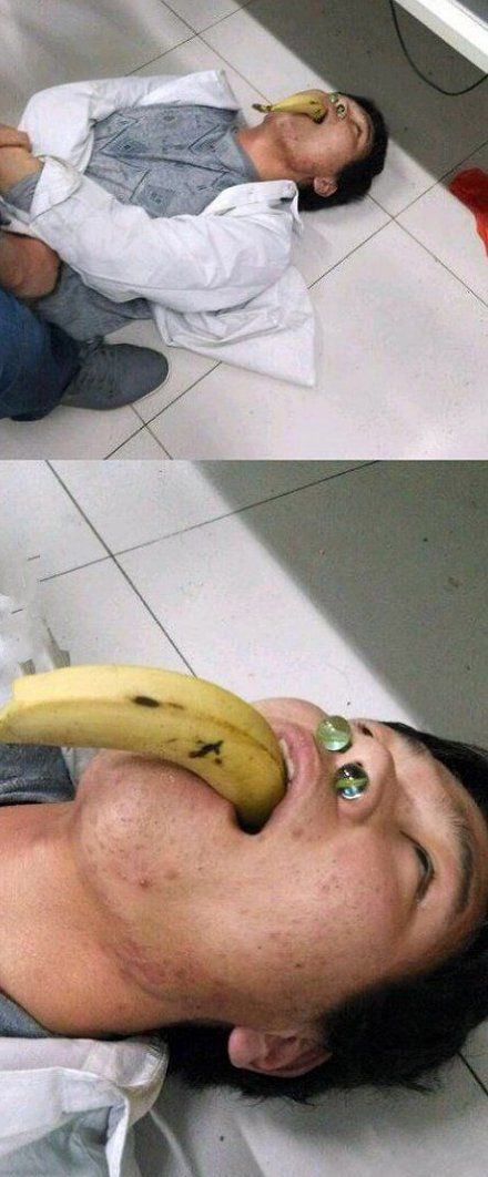 堵成这样居然还不醒，比猪还厉害人物gif搞笑图片