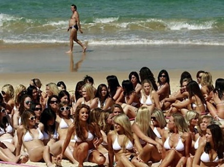 屌丝如此淡定的路过~人物gif搞笑图片