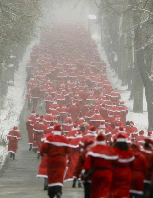 圣诞老人集体出动找驯鹿人物gif搞笑图片