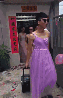 国庆结婚的人多了，可这样的伴娘（郎）也太辣眼了...人物gif搞笑图片