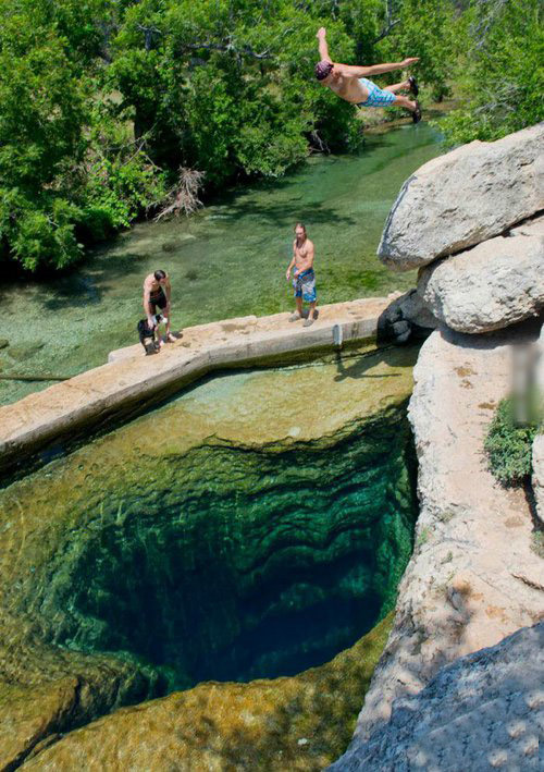 蹦极，这才刺激，不要绳子人物gif搞笑图片