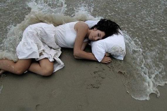 以大地为床的人人物gif搞笑图片