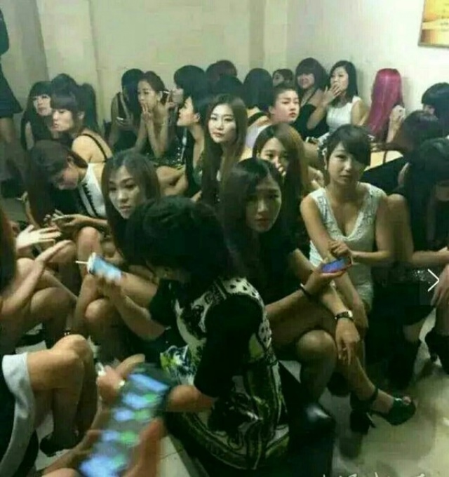 先开个会再开工人物gif搞笑图片