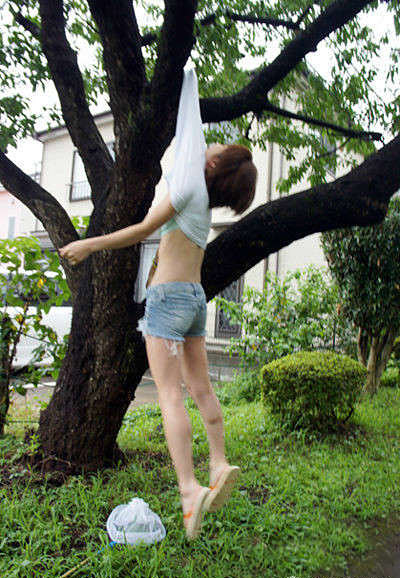 妹纸，你这是要闹哪样啊？人物gif搞笑图片