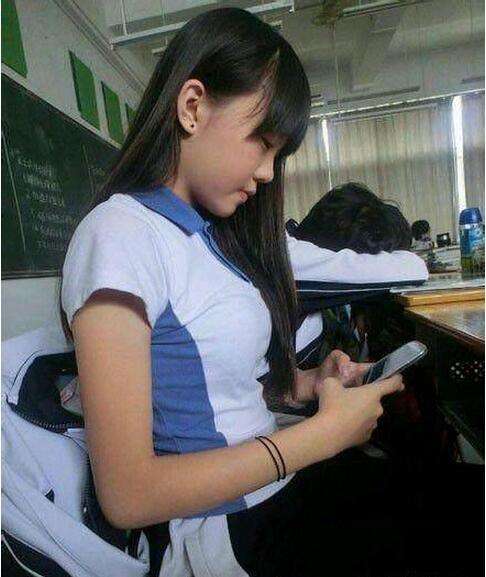 你首先想到了什么，不要怂，评论出来吧人物gif搞笑图片