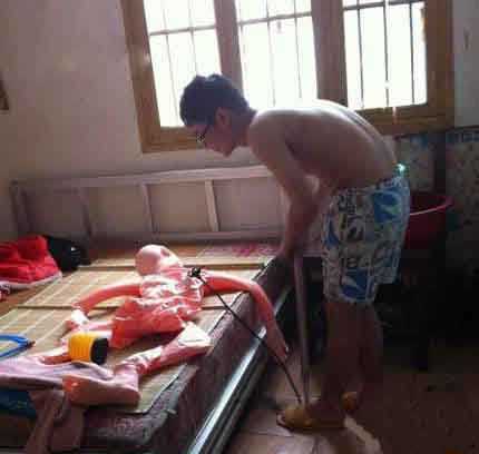 正给女朋友打气呢人物gif搞笑图片