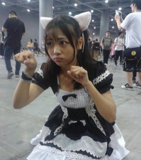 抓到萌妹子一枚人物gif搞笑图片