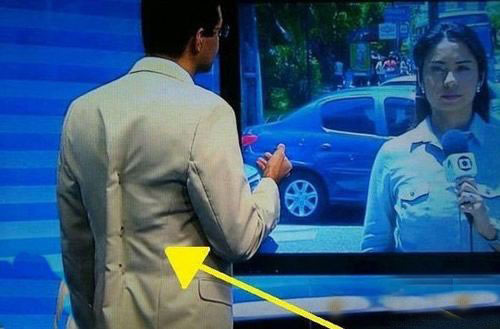 当个主持人也不容易人物gif搞笑图片