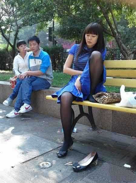 这三人构成了一幅奇妙的风景，谁看懂了？人物gif搞笑图片