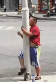 这是被催眠了吗？人物gif搞笑图片