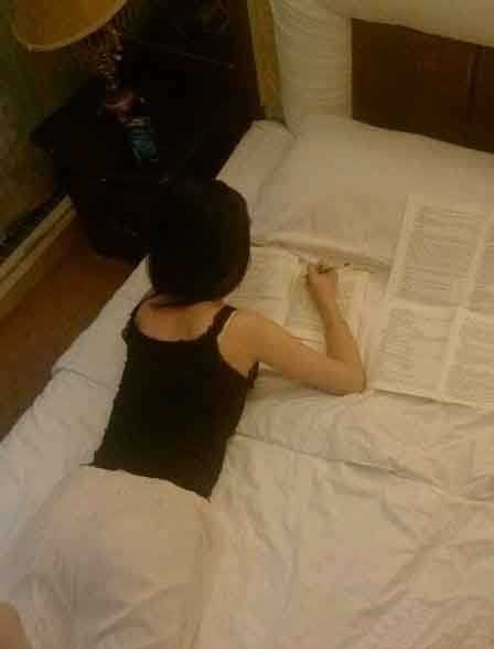 内涵：一会给你一道选择题的时间人物gif搞笑图片