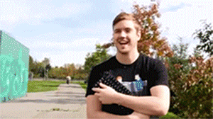 屌丝和女朋友的浪漫约会人物gif搞笑图片