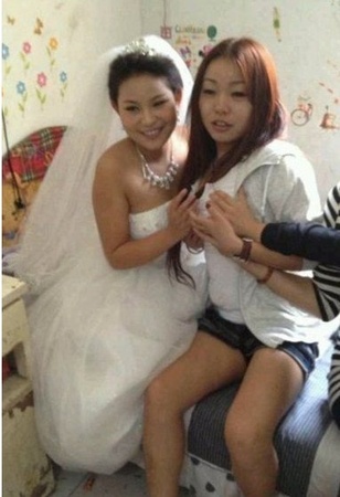 对于这样的伴娘，我只想说让我来！人物gif搞笑图片