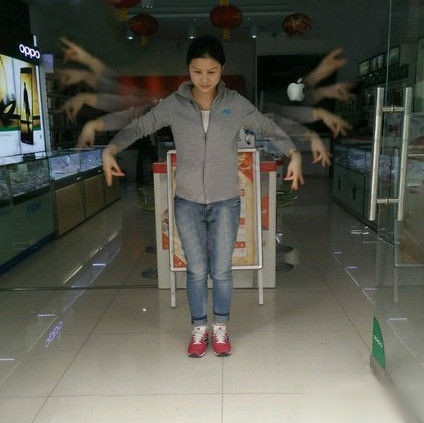 大家快走开！我要发功啦人物gif搞笑图片