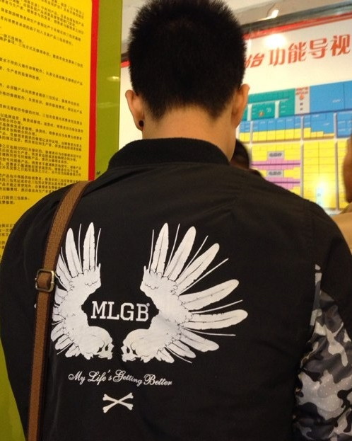 少年，你这么牛，你家里人知道吗人物gif搞笑图片