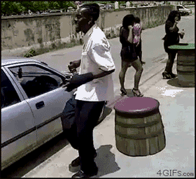 腿长的人就是任性人物gif搞笑图片