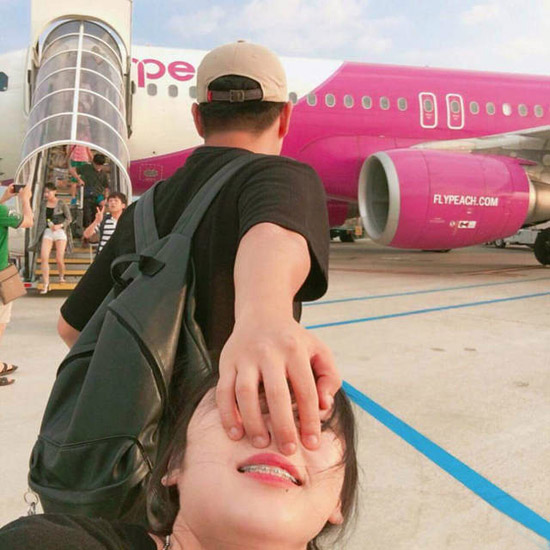 亲爱的，走！——记一对中二的情侣人物gif搞笑图片