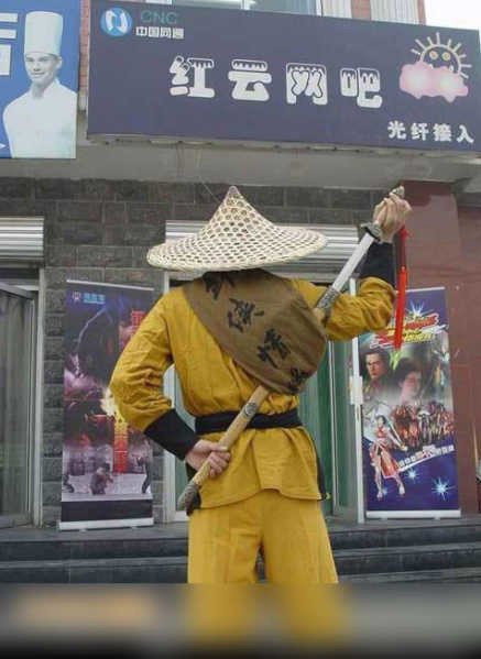 今天本大侠就要进去大杀四方人物gif搞笑图片