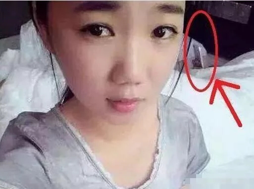 老婆，你自拍我不管，但不要漏出马脚来人物gif搞笑图片