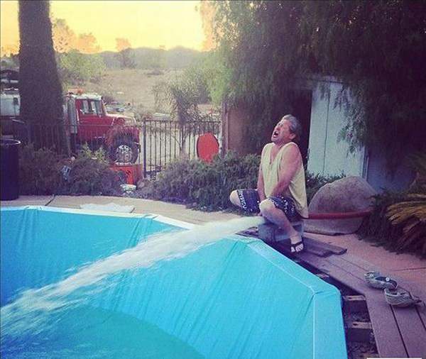 一泄千里的感觉真舒服，而且量大人物gif搞笑图片