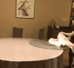 一顿操作猛如虎，一看工资2500人物gif搞笑图片