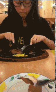 如果你想和女友分手，却苦于找不到方式人物gif搞笑图片