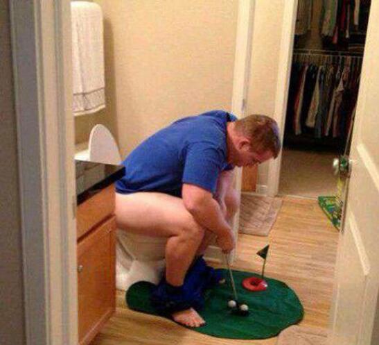 上厕所没带手机怎么办人物gif搞笑图片