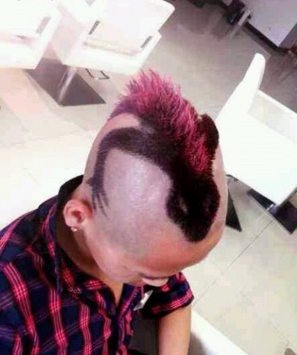 大哥发型略显霸气啊人物gif搞笑图片