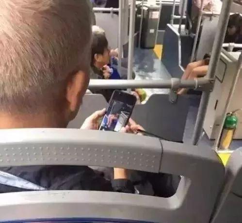 老爷子你在搞什么人物gif搞笑图片