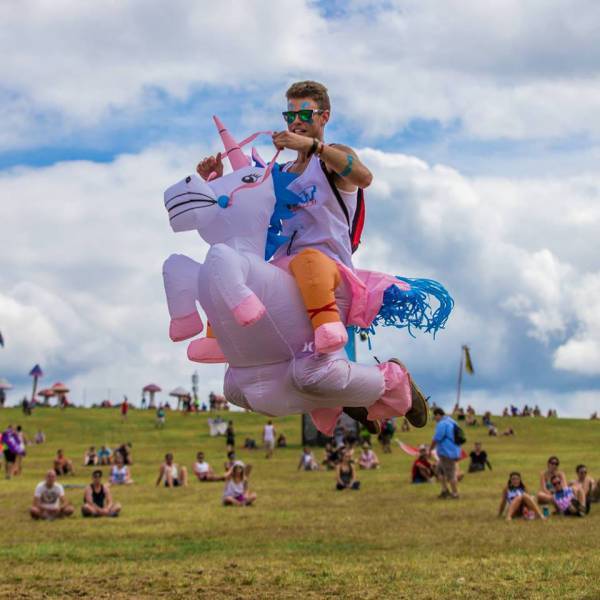 哥哥，你把少数民族的女人演绎的淋漓尽致人物gif搞笑图片