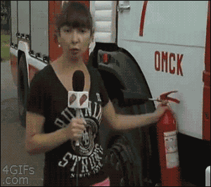 来来，姐给你们做个示范……人物gif搞笑图片