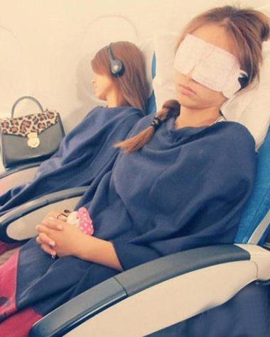 换个眼罩接着睡好么？人物gif搞笑图片