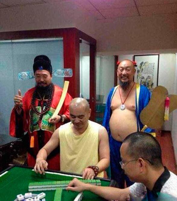 有大仙在，包赢人物gif搞笑图片