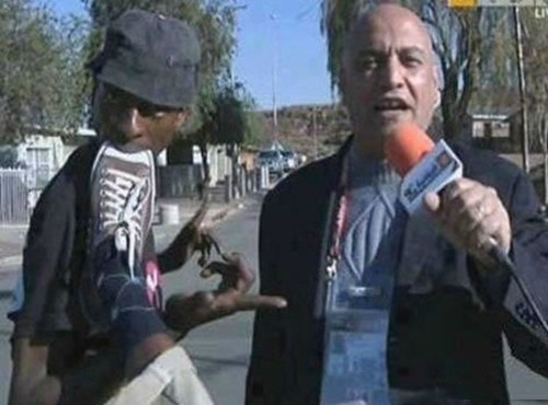 抢镜配上种族天赋，简直无懈可击人物gif搞笑图片