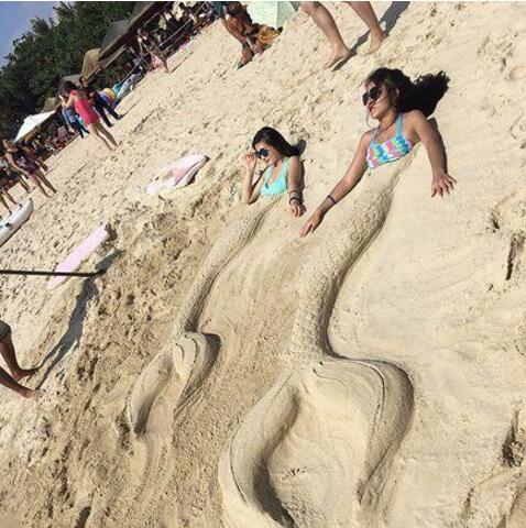 好担心美人鱼被晒干人物gif搞笑图片