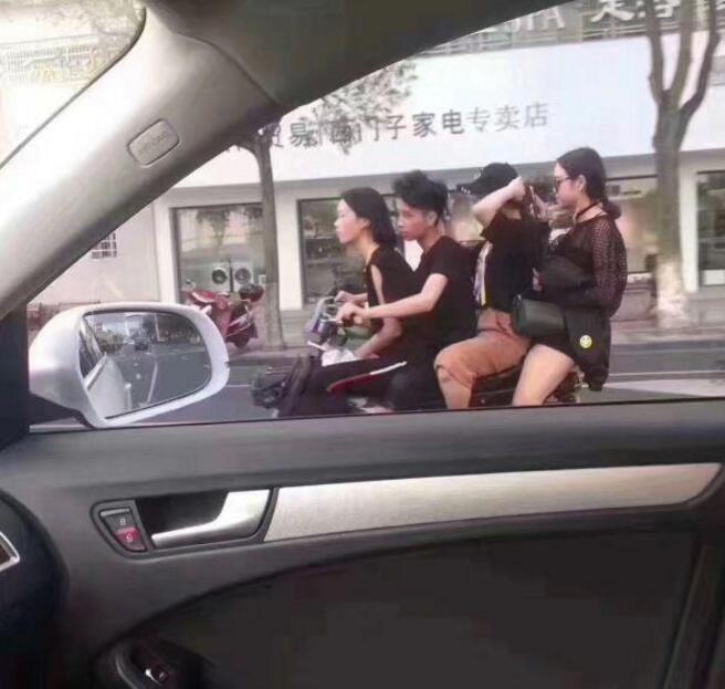 人生赢家人物gif搞笑图片