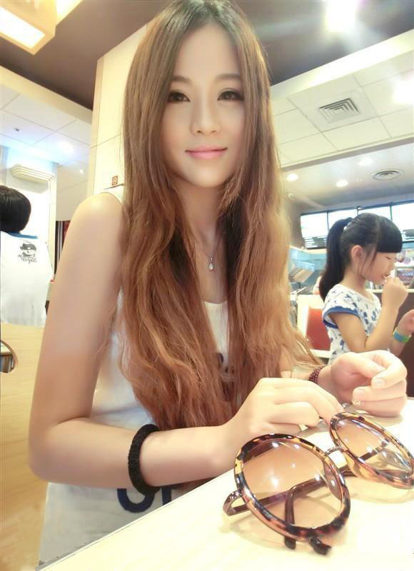 美眉说此图有两个亮点 屌丝看不出来求解人物gif搞笑图片