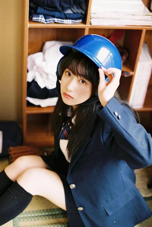 幸好是蓝色的人物gif搞笑图片