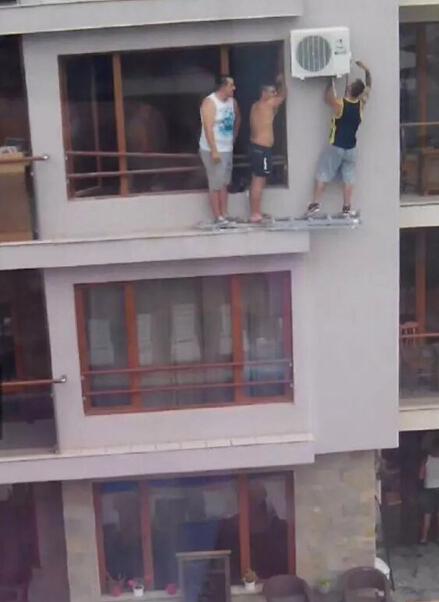 这特么才叫信任人物gif搞笑图片