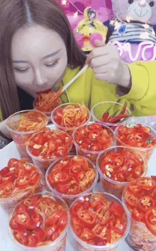 妹子加油哦人物gif搞笑图片